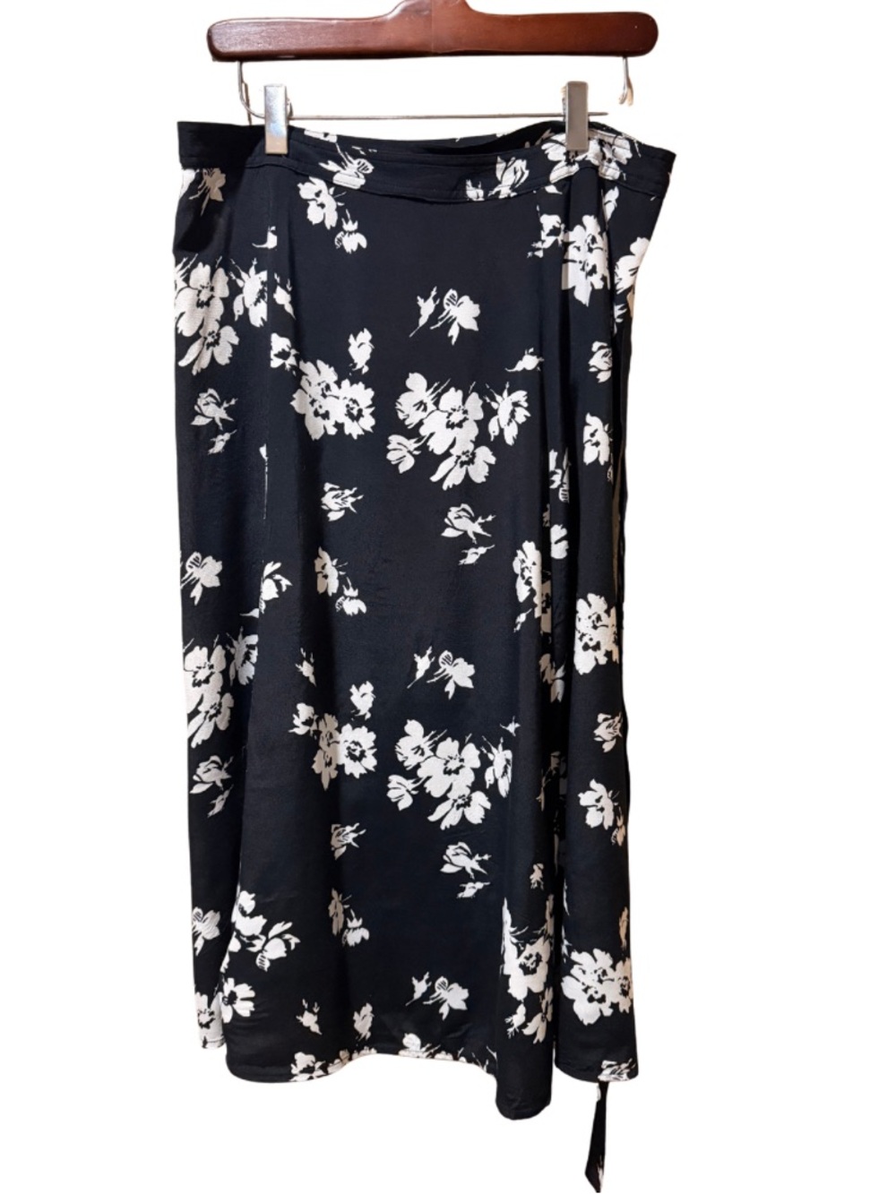 GAP Floral Wrap Skirt Beach Coverup Black White Sz S Excellent Condition